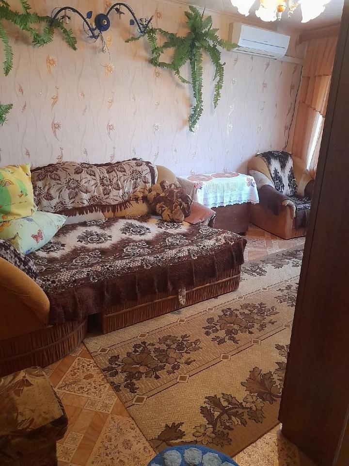 Сдается 3-комнатная квартира (Тоцкое 2, Оренбургской области). Чистая, уютная, в хорошем состоянии со всеми удобствами, посуточно или на длительный срок. По всем вопросам звоните по номеру: +79203128001